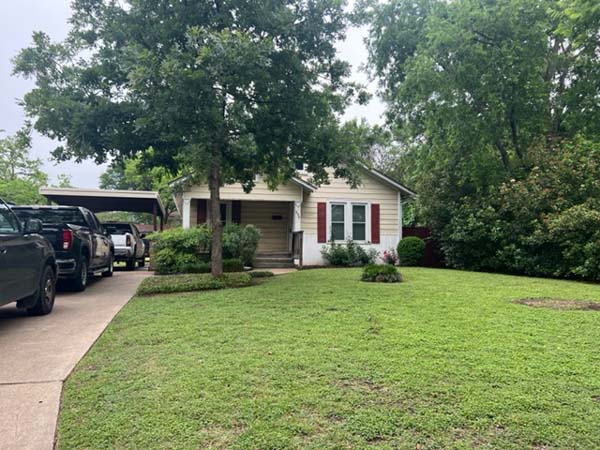 1500 Baldridge, Ennis, TX